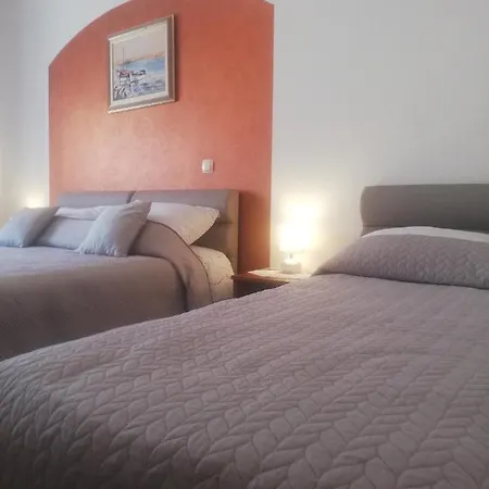 Surina Gæstehus 3*